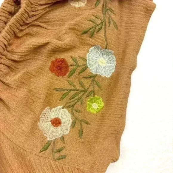 Forever 21  Fawn Embroider Floral Off Shoulder Cropped Boho Peasant Top Size L - Picture 6 of 15